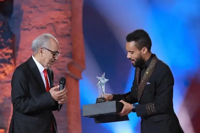 مهرجان الضحك بمراكش يكرّم أيقونة الكوميديا مصطفى الداسوكين