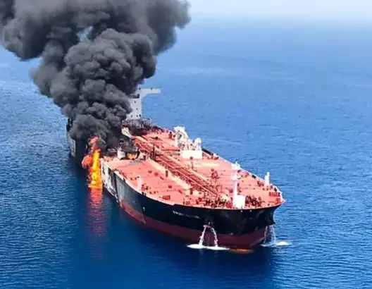 القوات المسلحة تحاكي اصطداما بين ناقلة نفط وسفينة شحن بسواحل المحمدية
