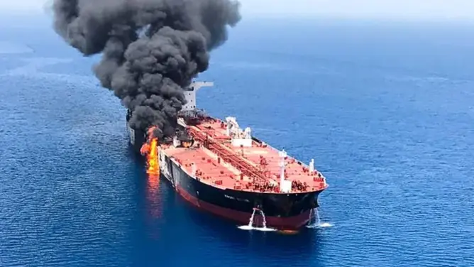 القوات المسلحة تحاكي اصطداما بين ناقلة نفط وسفينة شحن بسواحل المحمدية