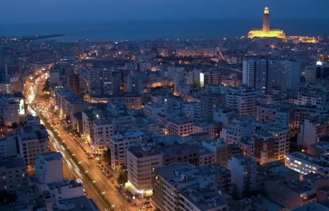 البيضاء.. سلطات الحي الحسني تأمر بإغلاق المحلات التجارية عند 11 ليلا