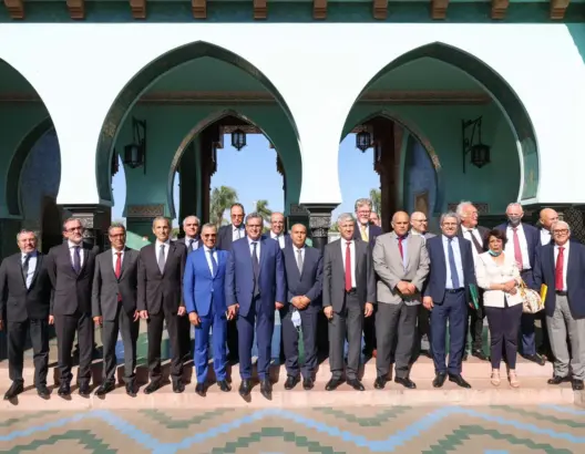 أخنوش يترأس توقيع اتفاقيات لإحداث محطة لتحلية مياه البحر ومزرعة ريحية بالداخلة