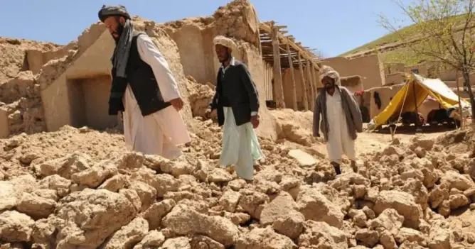 ارتفاع قتلى زلزال أفغانستان إلى 1500.. والأمطار والتضاريس الصعبة تُعقد جهود الإنقاذ