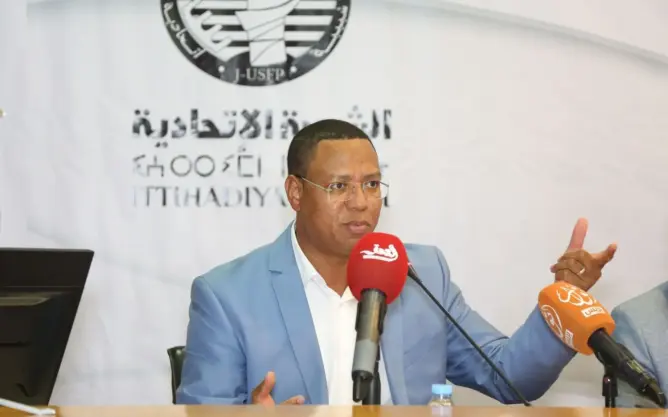 لغروس يحذر من “تمييع” الصحافة في زمن التواصل الاجتماعي ويبرز تحديات الإعلام (فيديو)