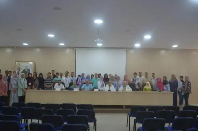 طلبة بكلية الآداب بتطوان يكرمون أساتذتهم في حفل نهاية الموسم الجامعي (صور)
