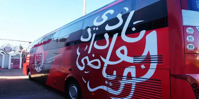 بعد تحقيق اللقب.. حافلة الوداد تتعرض للرشق في وجدة وإصابة السائق