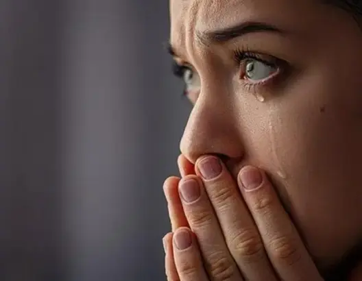 لماذا تبكي النساء أكثر من الرجال؟