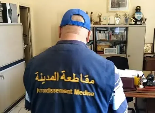 توقيف موظفين بمقاطعة طنجة المدينة بسبب مغادرة مكاتبهم داخل أوقات العمل