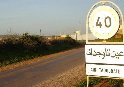يعاني زوار مدينة عين تاوجطات التابعة لإقليم الحاجب من غياب وسائل النقل العمومية صباح يوم عيد الأضحى،