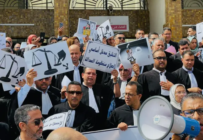 “تغول” و”انتكاسة حقوقية”.. المحامون يعلنون “الحرب” على مشروع قانون المهنة الجديد