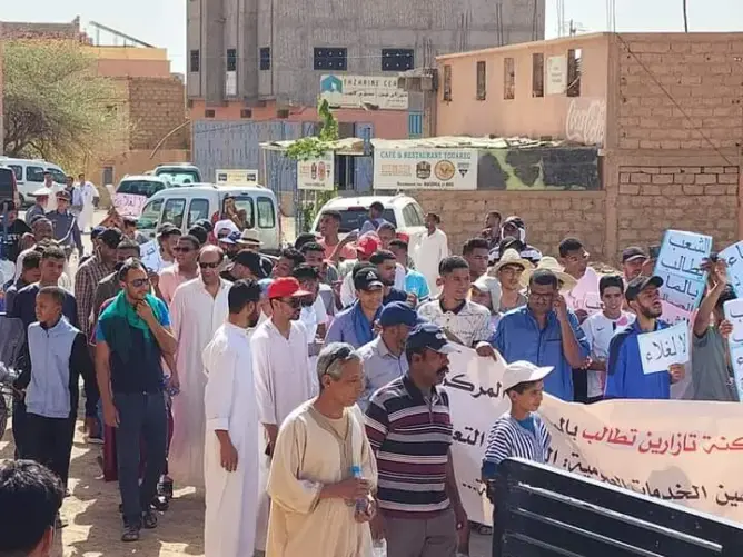 الماء الشروب يخرج مواطنين للإحتجاج في تازارين نواحي زاكورة