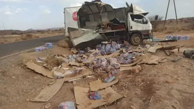 انقلاب شاحنة لنقل المياه المعدنية نواحي تنغير