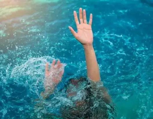 يبلغ 14 سنة.. وفاة طفل غرقا بالمسبح البلدي لزاكورة والأمن يفتح تحقيقا