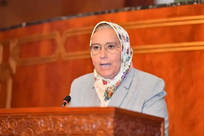 الزومي تنتقد صورة “المرأة الخارقة” وتدعو لإحداث “محاكم متخصصة” في نزاعات الشغل لحماية الأجيرات