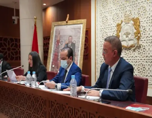 برلمانيون ينتقدون “جدوى” المؤسسات العمومية ويُطالبون بتقليصها وتشديد مراقبتها