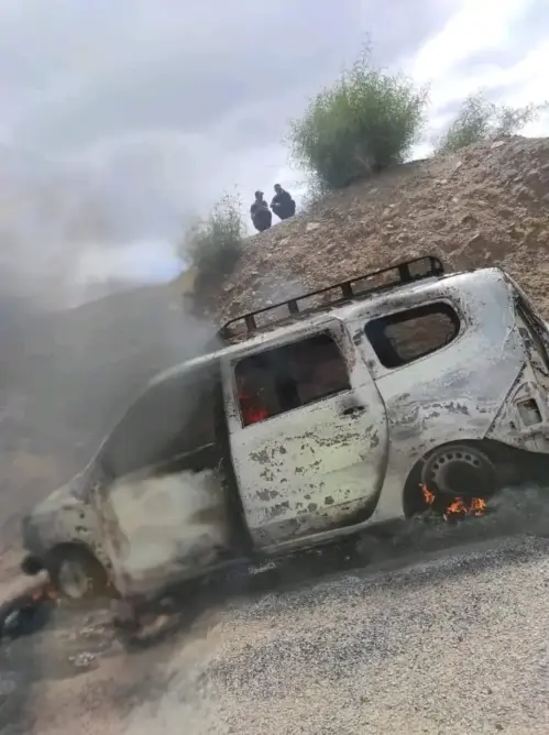 حريق يندلع بسيارة أجرة كبيرة بخنيفرة ويلحق بها خسائر جسيمة