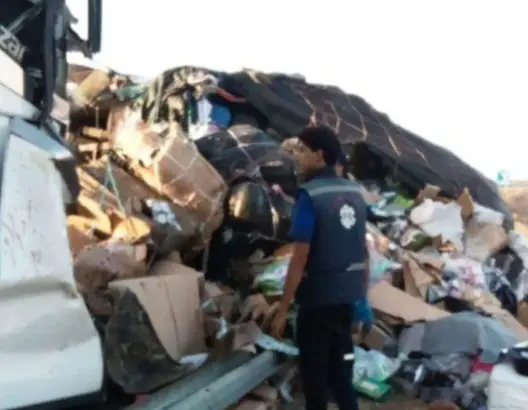 مصرع 4 أشخاص وإصابة 37 آخرين في حادثة سير خطيرة بأمسكروض