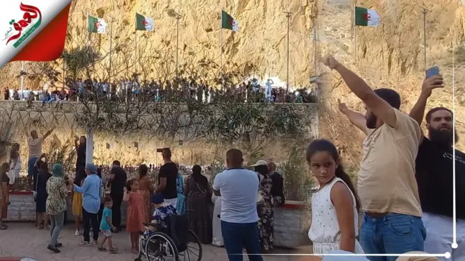 مغاربة وجزائريون يخلقون أجواء استثنائية على الحدود
