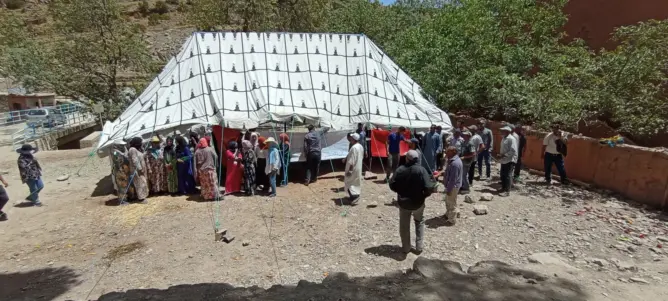 دوار بزاوية أحنصال يدخل في اعتصام بعد استيلاء أعيان ومنتخبين على أراضيه الجماعية