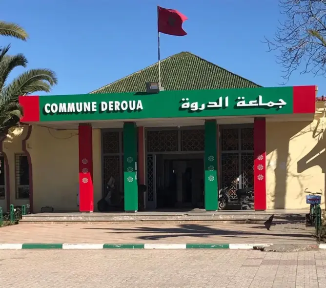 اتهامات لمنتخبين بالاستفادة من محلات تجارية بأثمنة زهيدة تهز جماعة الدروة