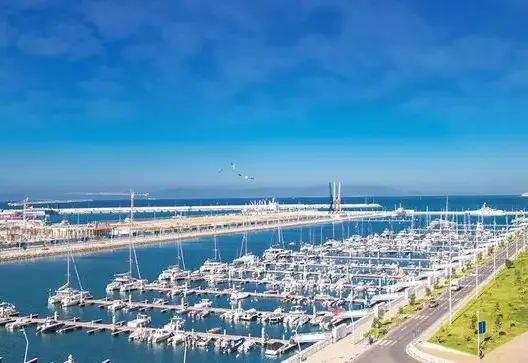 أمن الميناء الترفيهي بطنجة يحبط تهريب رزمتين من المخدرات