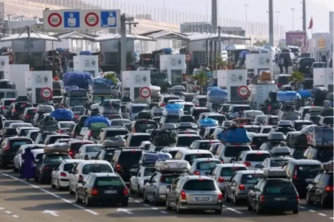 مدة الانتظار تتجاوز 18 ساعة.. اكتظاظ معبر سبتة يرفع مطالب إسبانية باتفاق جديد مع المغرب