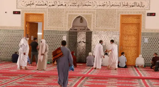 الملك يأمر بفتح عشرات المساجد الجديدة والمرممة في وجه المصلين في رمضان