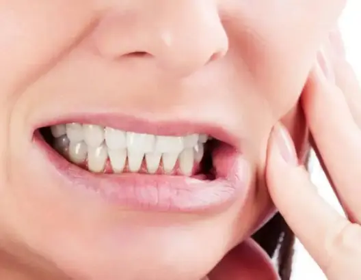 صك الأسنان أثناء النوم..المعانون منه أكثر عرضة للإصابة باضطرابات نوم أخرى