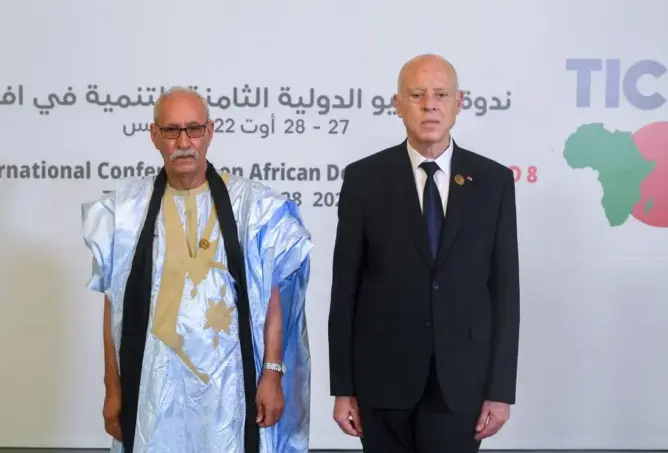 حاكم تونس يسدل الستار عل الماضي الحافل، ويغامر بالمستقبل المشترك