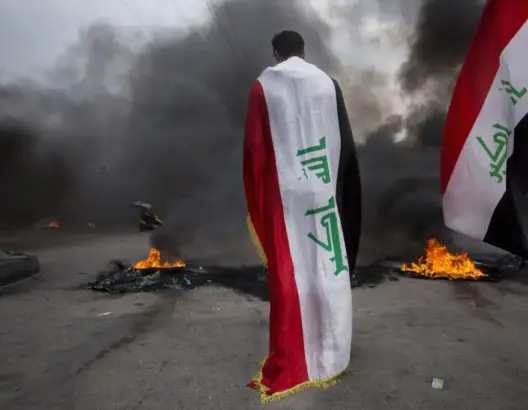 العراق .. عشرات القتلى في اشتباكات وانفجارات والصدر يضرب عن الطعام