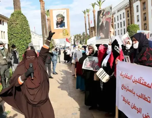 إعادة طفلة مغربية من سجون العراق يعيد الأمل لعائلات المعتقلين بـ”انفراج وشيك”