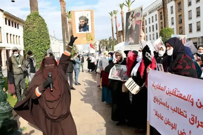 إعادة طفلة مغربية من سجون العراق يعيد الأمل لعائلات المعتقلين بـ”انفراج وشيك”