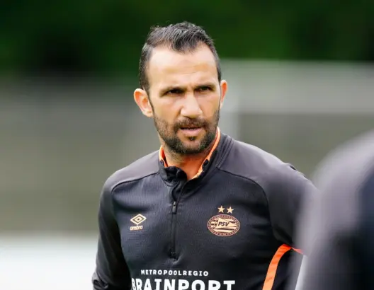 لقجع: عادل رمزي أراد المزاوجة بين المنتخب وفريقه “PSV”.. وهذا غير مقبول