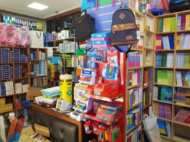 راسلوا السلطات.. الكتبيون: ممارسات لمدارس خاصة تحرمنا من مبيعات بمئات الملايين