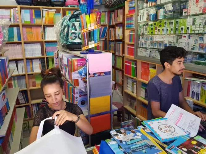 الحكومة: هكذا يتم التعامل مع أي خصاص في الكتاب المدرسي بأقاليم المملكة