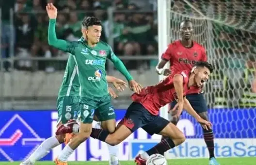 أولمبيك آسفي يهزم الرجاء الرياضي بثلاثية بملعب المسيرة