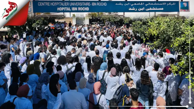 عائلته توجهت للقضاء.. زملاء الطبيب ياسين يتظاهرون وسط “موريزكو” تكريما لروحه