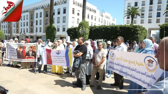 أولياء طلبة أوكرانيا ينددون بتعامل الوزارة “الغامض” ويطالبون بإدماج أبنائهم بالكليات (فيديو)