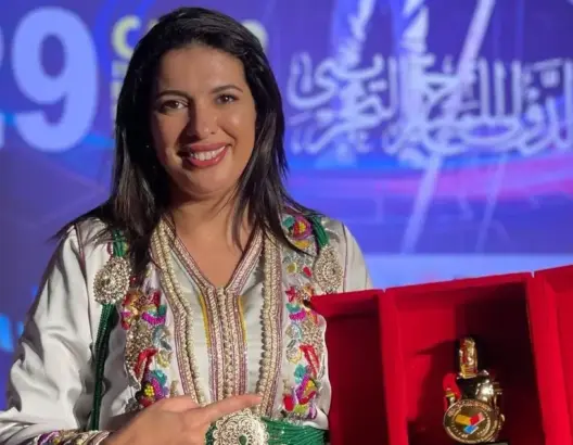 مسرحية “شاطارا” تحصد ثلاث جوائز بمصر.. لمكيمل: “أهدي هذا التتويج للمغاربة”
