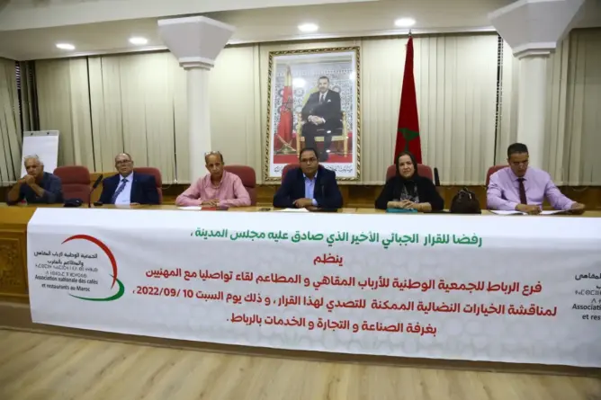 أرباب المقاهي والمطاعم يراسلون السكوري بسبب “أرقام مخيفة في عدد الإغلاقات”