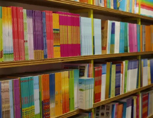 رابطة الكتبيين بالمغرب تعلق الحوار مع الوزارة وتتمسك بمقاطعة كتب مدارس الريادة