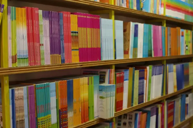 رابطة الكتبيين بالمغرب تعلق الحوار مع الوزارة وتتمسك بمقاطعة كتب مدارس الريادة