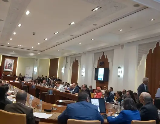 فرق الأغلبية تدعو للقطع مع “سير وأجي” وإخراج ميثاق استثمار يليق بموقع المغرب