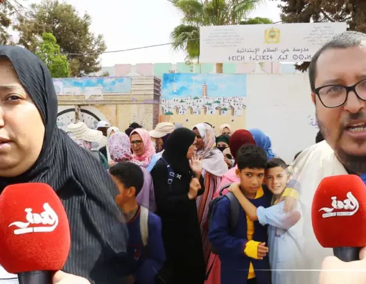 أولياء تلاميذ مدرسة عمومية بسلا يحتجون ضد توقيت الدراسة