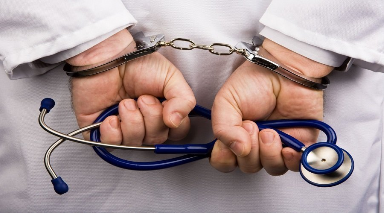 الطب والاعتقال