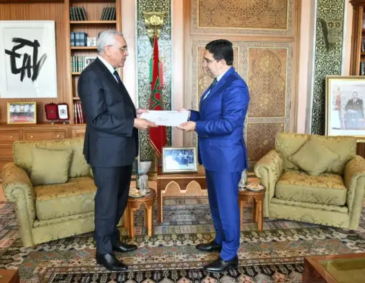 وزير العدل الجزائري يكسِر إغلاق بلاده للحدود الجوية مع المغرب في أسرع زيارة رسمية بين البلدين