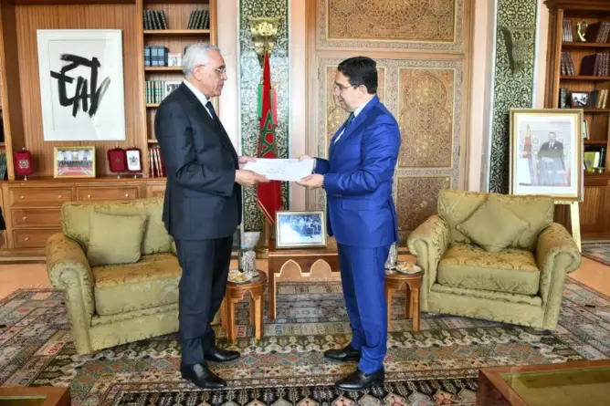 وزير العدل الجزائري يكسِر إغلاق بلاده للحدود الجوية مع المغرب في أسرع زيارة رسمية بين البلدين