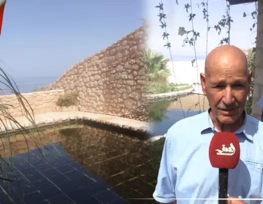 عجيب.. مغربي يبتكر مسبحا طبيعيا من مياه الأمطار بدون كلور وينظف تلقائيا بالقصب الياباني والتراب