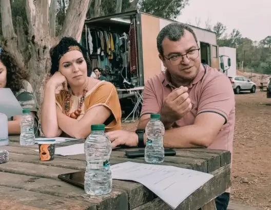 بطولة بنشويخ.. الجباري لـ”العمق”: “طريق الورد” يتناول قصة فتاة قروية (صور)
