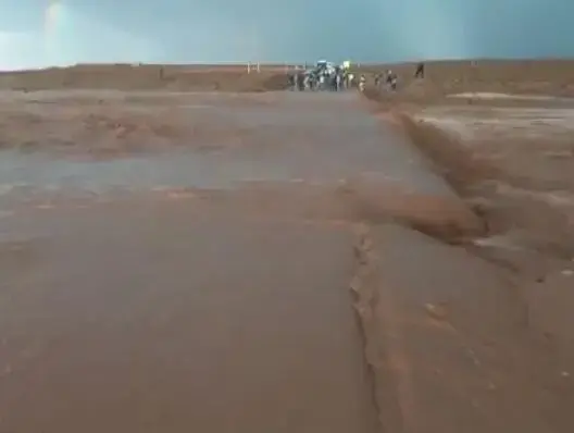 سيول جارفة تقطع الطريق بين ورزازات وتنغير