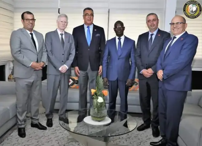 وزير الداخلية الإيفواري يستقبلا وفدا مغربيا رسميا بحضور رئيس جمعية رؤساء مجالس العمالات والأقاليم